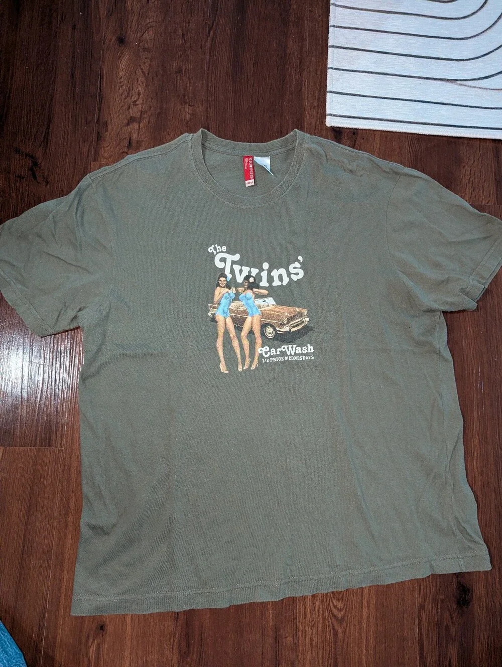 Guess The Twins Carwash T-shirt Men's 2XL - Picture 4 of 4